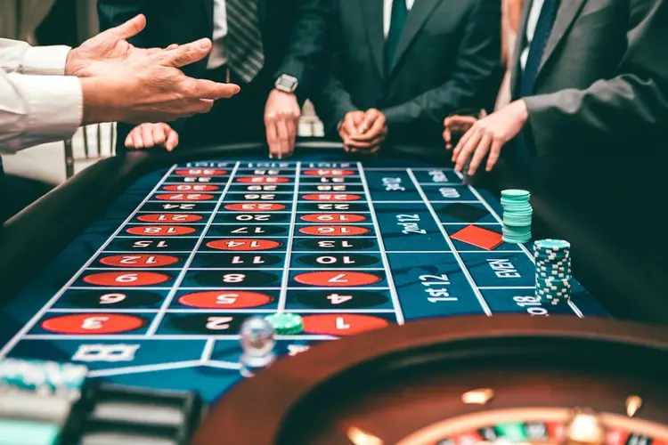 Hoe groepsdruk gokgedrag in Nederlandse casino’s kan versterken