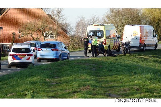 Gewonde bij ongeval tussen twee motoren op Oostdijk Heerhugowaard