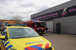 Twee personen onwel na vreemde lucht in bedrijf