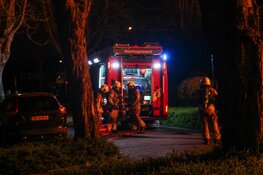 Woning met rieten dak in brand aan Stationsweg in Heerhugowaard