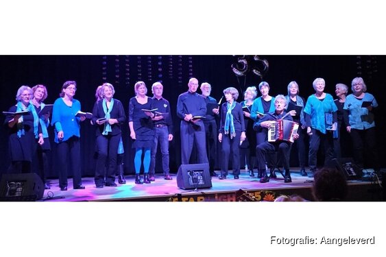 Optreden Zanggroep Encore in de Kooger Kerk in Zuid-Scharwoude