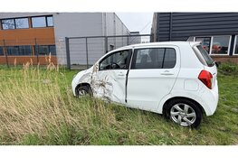 Bedrijfswagen en personenauto botsen op ovatonde in Heerhugowaard