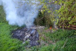 Opnieuw brand in een riethoop in 't Waarderhout in Heerhugowaard