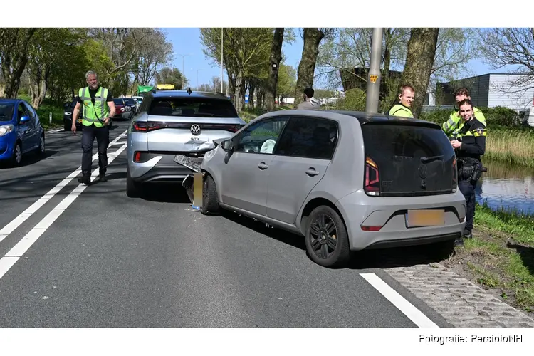 Kop-staartbotsing op N242 bij Heerhugowaard