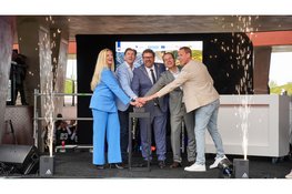 Drukbezochte opening spooronderdoorgang ‘Koppeling’ in Dijk en Waard