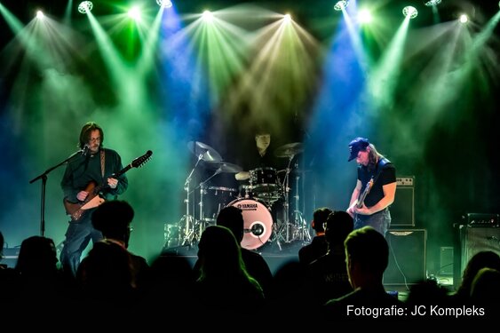 Big Bite Band Nite; Driemaal gitaarrock en een halve finalist van The Voice in Kompleks