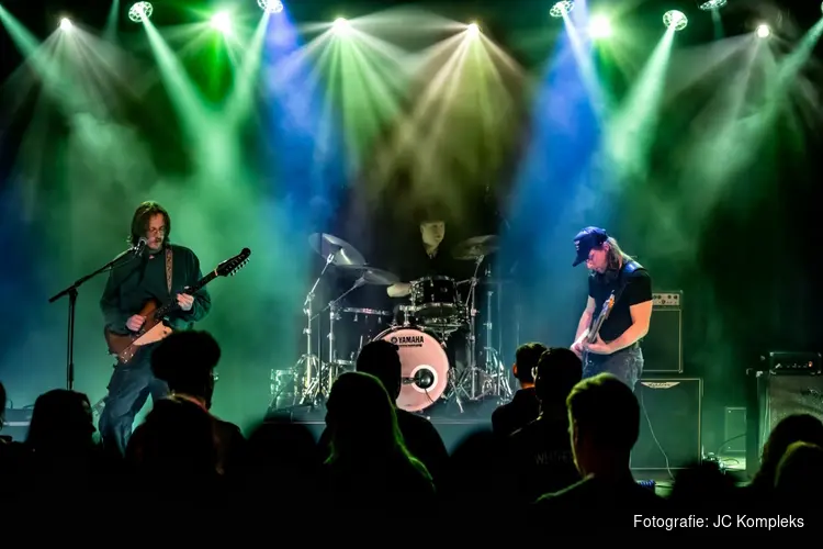 Big Bite Band Nite; Driemaal gitaarrock en een halve finalist van The Voice in Kompleks