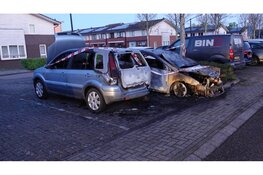 Twee auto’s door brand verwoest aan Steigerdijk in Heerhugowaard