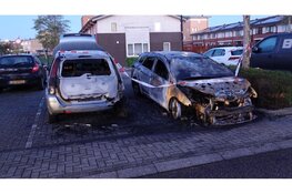 Twee auto’s door brand verwoest aan Steigerdijk in Heerhugowaard