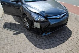 Automobilist rijdt door na ongeval in Heerhugowaard