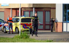 Zwaargewonden na melding van steekincident aan Coulombstraat in Heerhugowaard, politie houdt pand onder schot