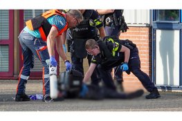 Zwaargewonden na melding van steekincident aan Coulombstraat in Heerhugowaard, politie houdt pand onder schot