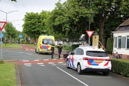 Fietser glijdt uit over witte blokmarkering op rotonde in Heerhugowaard