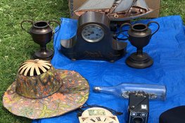Van zolderopruiming tot verzamelobject op de kofferbakmarkt Strand van Luna