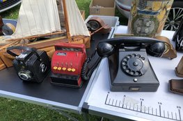 Van zolderopruiming tot verzamelobject op de kofferbakmarkt Strand van Luna