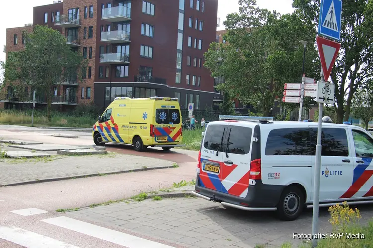 Scooterrijder aangereden door auto op rotonde in Heerhugowaard