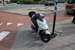 Scooterrijder aangereden door auto op rotonde in Heerhugowaard
