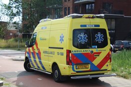 Scooterrijder aangereden door auto op rotonde in Heerhugowaard