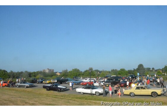 Night Cruise Heerhugowaard: Gelijkgestemden treffen elkaar bij car-meeting Strand van Luna