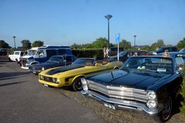 Night Cruise Heerhugowaard: Gelijkgestemden treffen elkaar bij car-meeting Strand van Luna