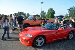 Night Cruise Heerhugowaard: Gelijkgestemden treffen elkaar bij car-meeting Strand van Luna