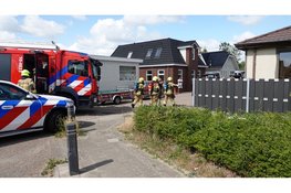 Brandweer blust brand bij woonwagen in Heerhugowaard