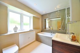 Creëer ruimte en stijl in je kleine badkamer
