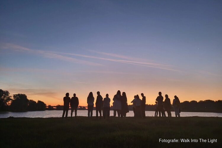 Walk Into the Light: Vroege ochtendwandeling vanuit Geestmeranbacht met aandacht voor suïcidepreventie