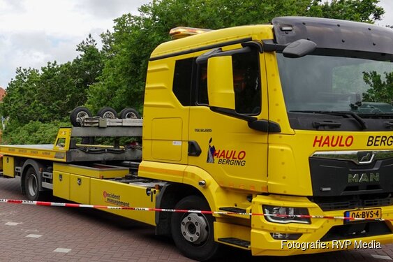 Auto raakt total loss bij eenzijdig ongeval op N242