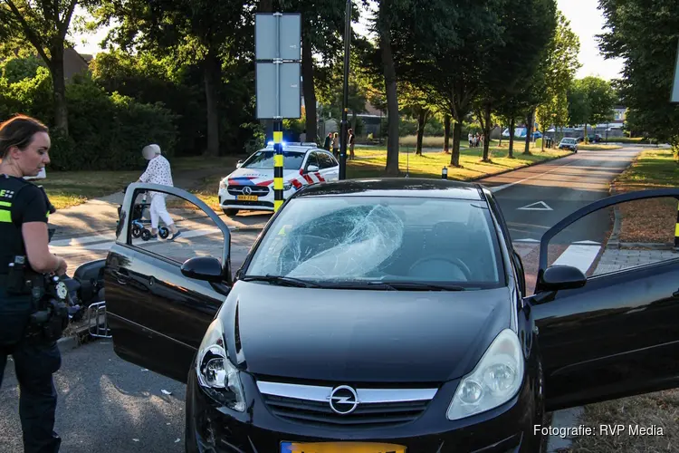 Scooterrijder gewond na aanrijding met personenauto in Heerhugowaard