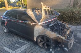 Auto door brand verwoest aan Olmenlaan in Heerhugowaard