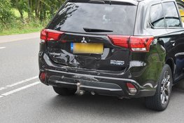 Vertraging na ongeval op N242 tussen bestelbus en personenauto
