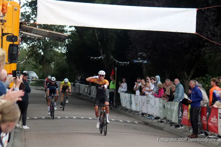 Guillaume Visser wint na machtige sprint in Sint Pancras