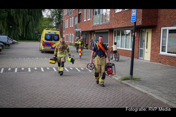 Jongen bekneld geraakt bij trap in appartementencomplex