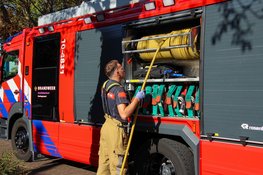 Bewoonster blust brandend bankstel in woning aan Stationsweg in Heerhugowaard