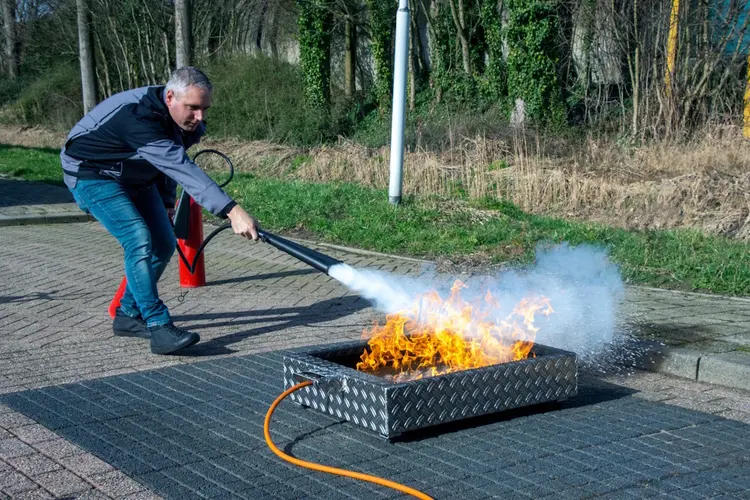 Waarom bedrijven steeds meer kiezen voor een bhv cursus op locatie