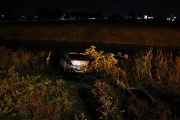 Auto belandt in water na achtervolging in Broek op Langedijk