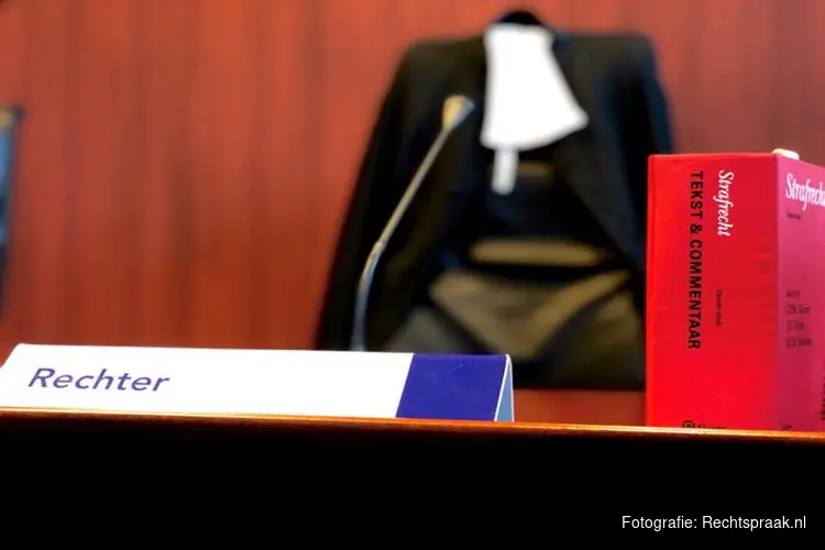 Taakstraf voor bezit vuurwerkbom in Heerhugowaard