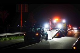 Automobilist botst op vangrail bij Heerhugowaard en slaat op de vlucht