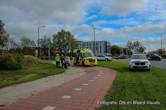 Fietster gewond bij aanrijding met bestelbusje op rotonde in Heerhugowaard