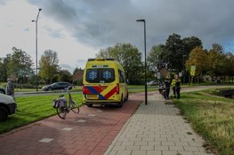 Fietster gewond bij aanrijding met bestelbusje op rotonde in Heerhugowaard