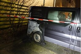 Bestelbus in brand in Zuid-Scharwoude
